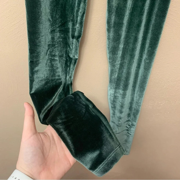 Beyond Yoga Velvet Motion High Waisted Midi Legging in Forest Green XS NWT New - Picture 4 of 15